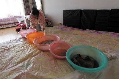 慈溪楼上漏水，住户失联，小区没物管，业主维权难！律师来支招……